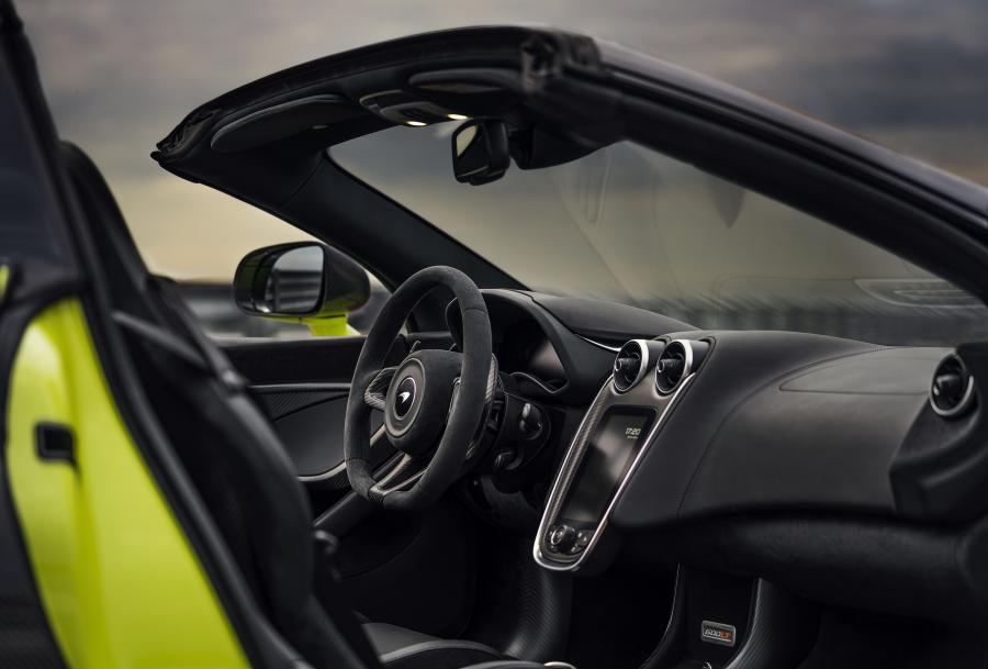 Интерьер McLaren 600LT Spider 2019 года  (WW) (фото 25 из 42)
